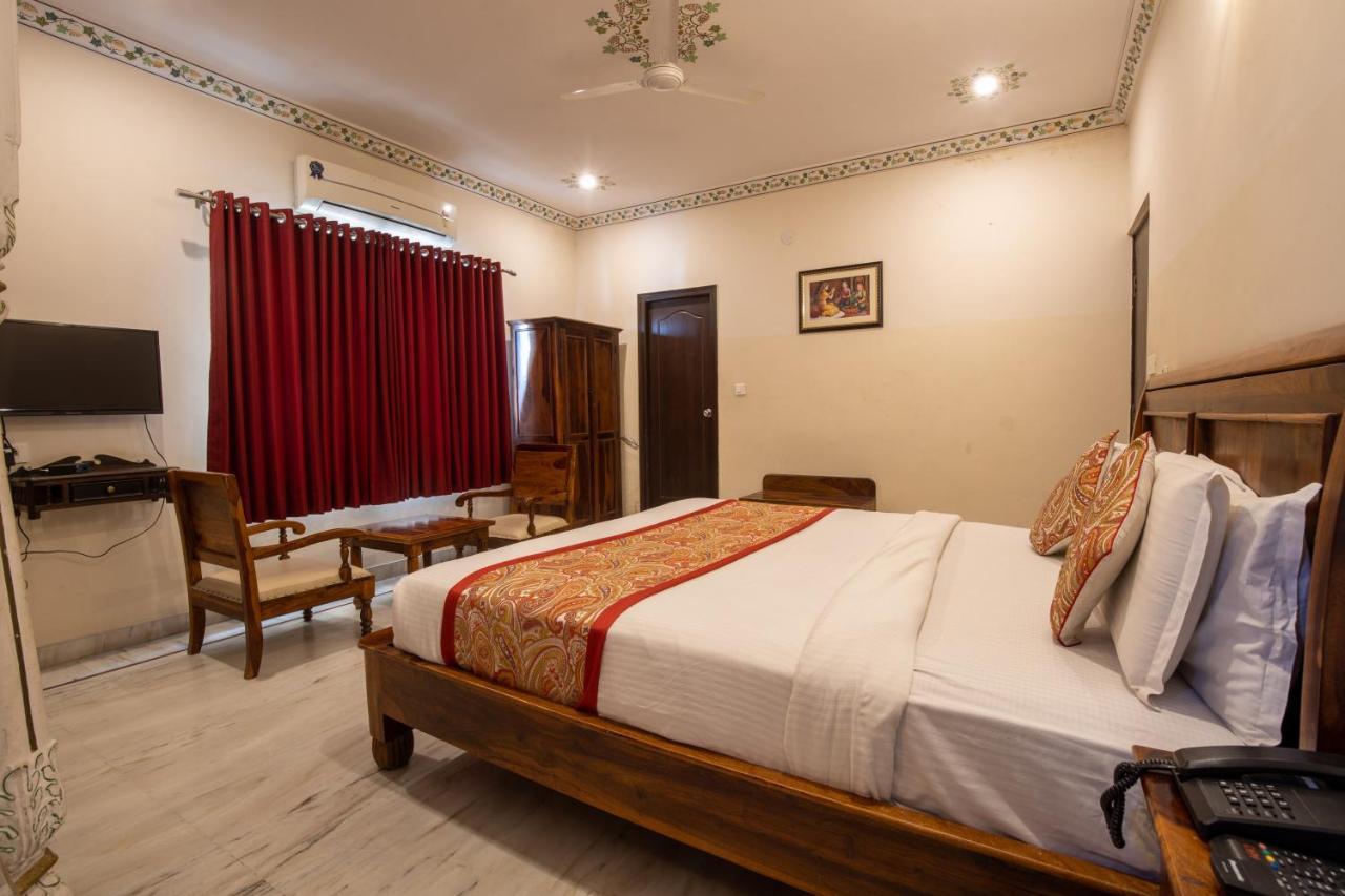 Hotel Royal Pratap Niwas Udaipur Exterior foto