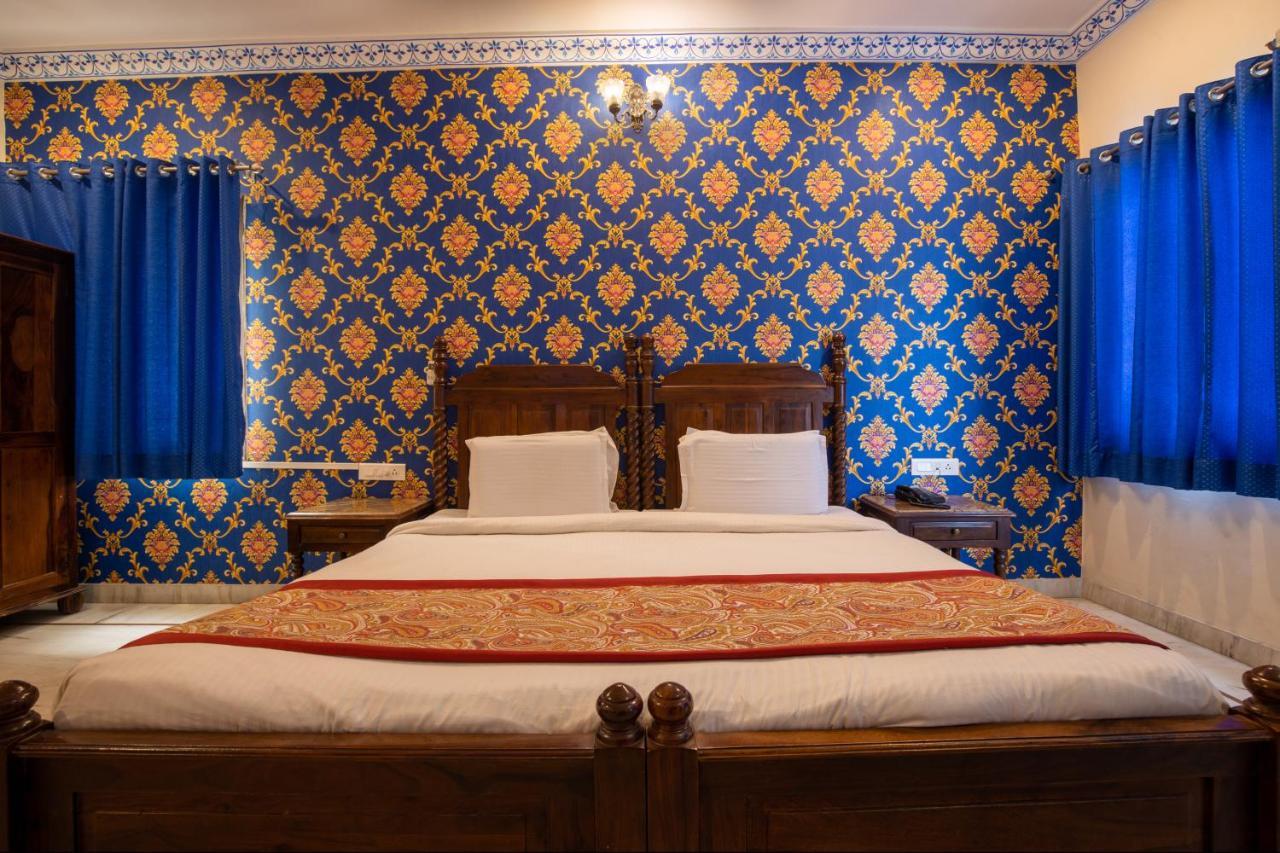 Hotel Royal Pratap Niwas Udaipur Exterior foto