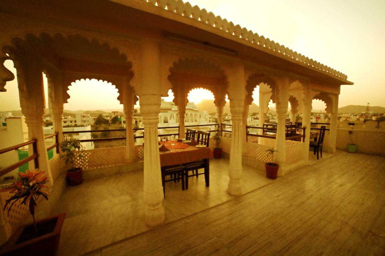 Hotel Royal Pratap Niwas Udaipur Exterior foto